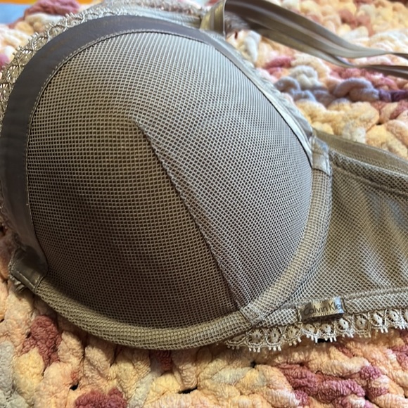 Calvin Klein One both are 34D - Picture 5 of 9
